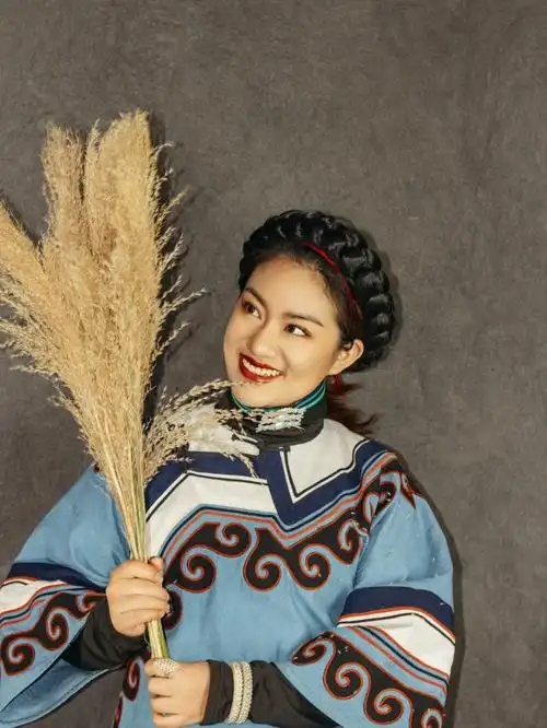 凉山彝族美女写真