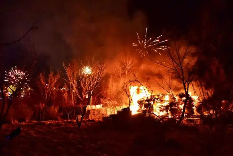 大年三十里走进火场的消防指战员——长白山池北区