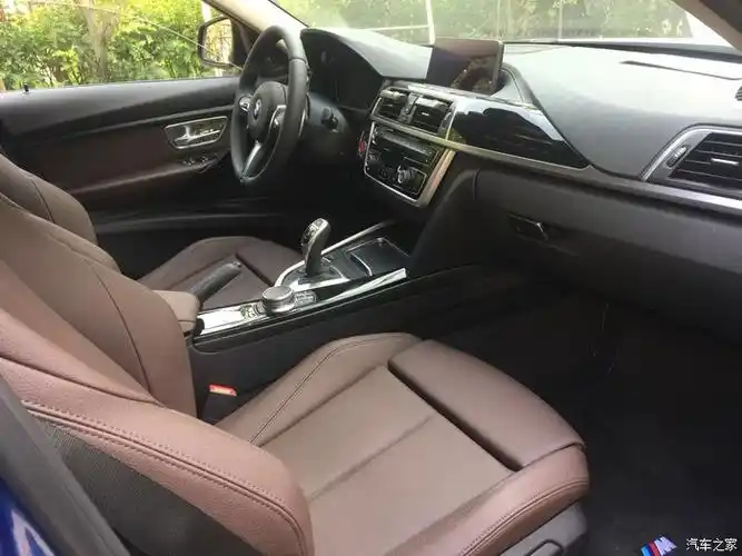 有没有白色车,摩卡色内饰的,求照片