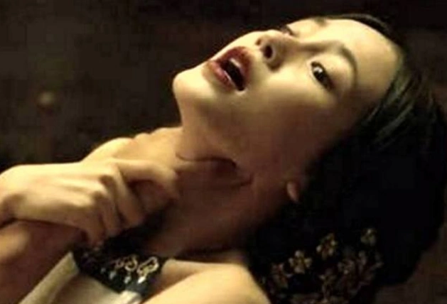 女星掐脖戏,赵丽颖看着就疼,baby演技爆发,杨幂的就像真掐!