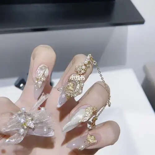 奢华尖型长指甲美甲你们的魔鬼来了