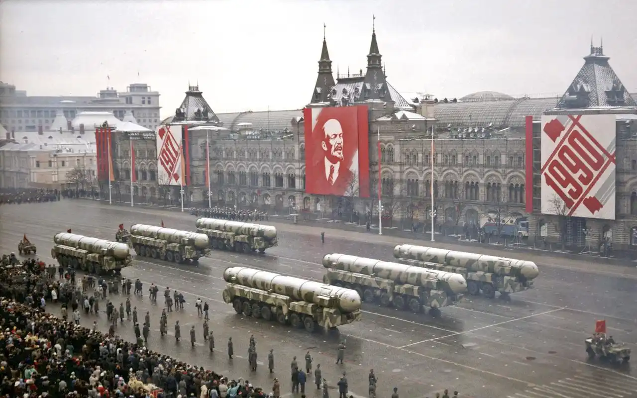 1963-1990红场阅兵中的苏联国歌(无缝衔接)