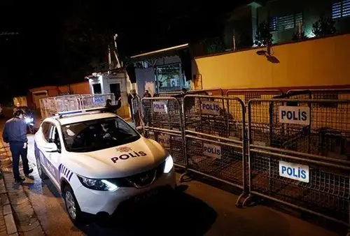 土耳其警车停在沙特阿拉伯驻土耳其伊斯坦布尔领事馆(图片来源:新华社