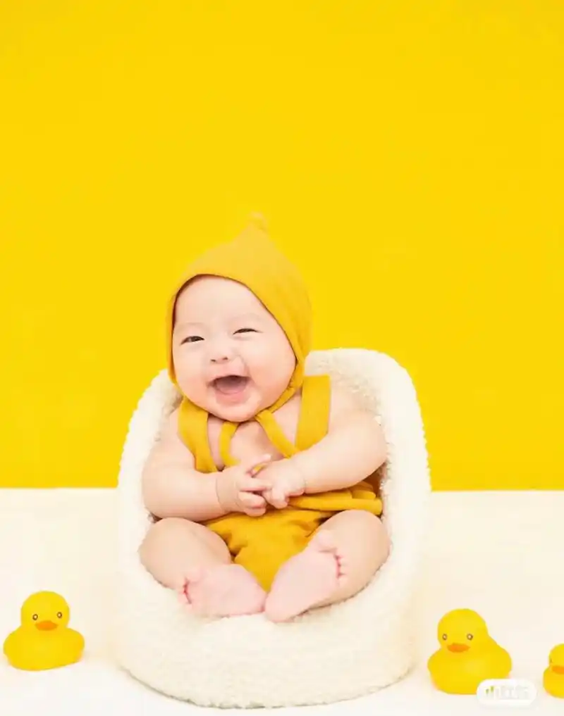 冲啊.拍百天照超给力的小崽子,从开始拍就各种小表 - 抖音