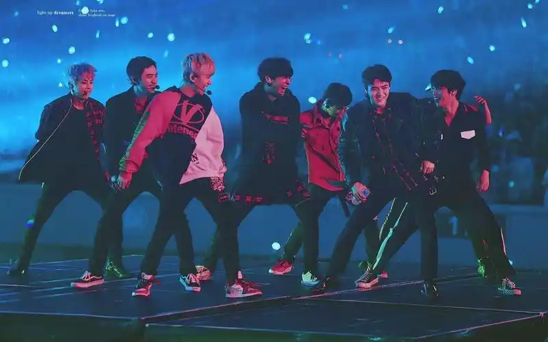 exo用exo舞台自制的微信80状态背景视频暂停更新