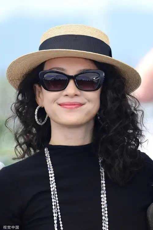 章子怡戛纳度假风造型##酱园弄戛纳photocall