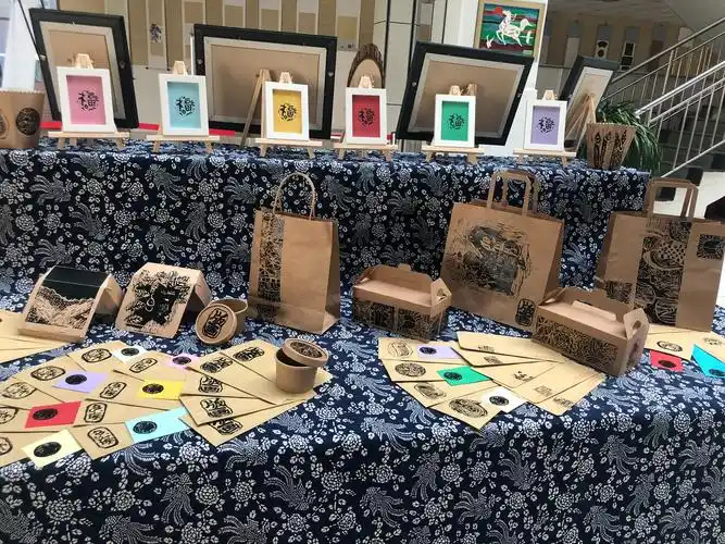 个性发展|北师大乌海附校创意版画工作坊