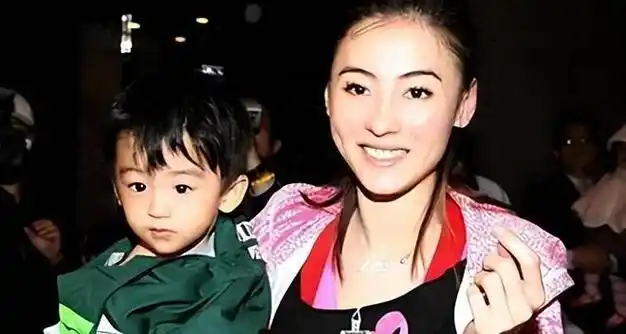 张柏芝三胎生父首曝光,这场羞辱终于迎来结局,谜案尘埃落定