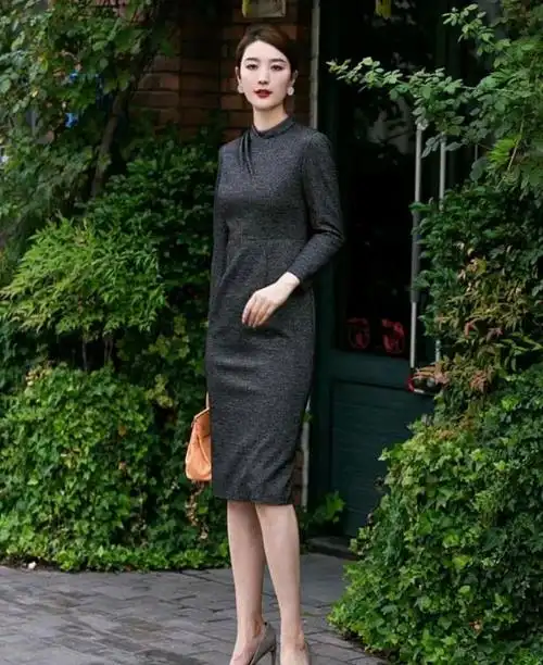 有些大胆的着装或者说看上去比较土的着装,在成熟女人身上就气质完全