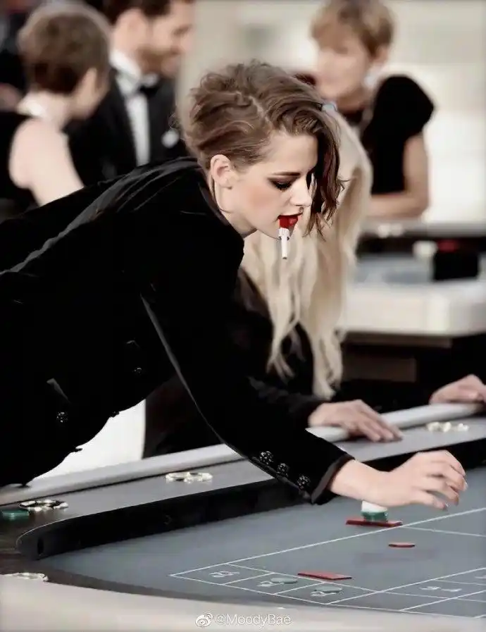 kristen stewart 好a一女的哦 姬圈扛把子真的名不虚传!