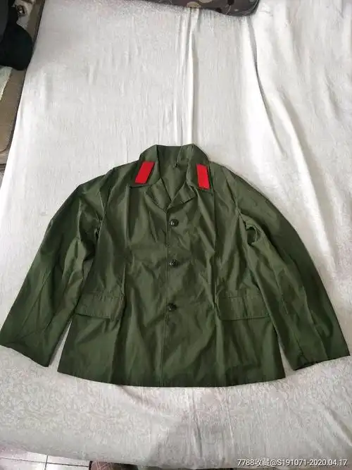 退休老干部收藏的79年女式65式3点红军装4件材质:的确良小