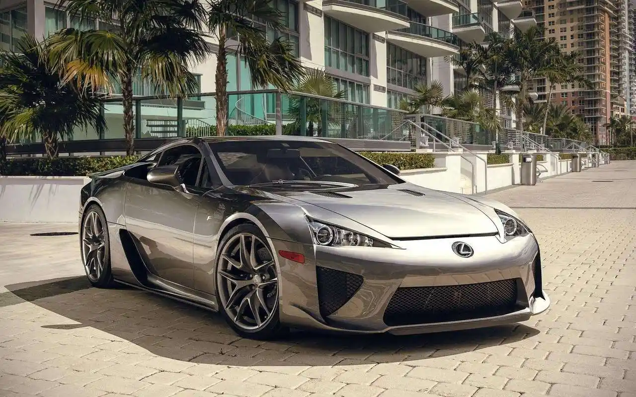 雷克萨斯这款超跑号称同级别最精致舒适也不失野性