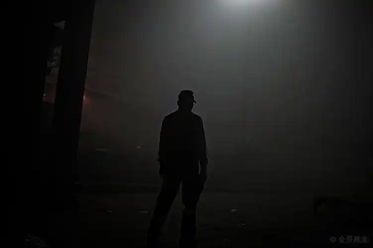 男人_夜晚_图片大全—全景创意图库(quanjing.