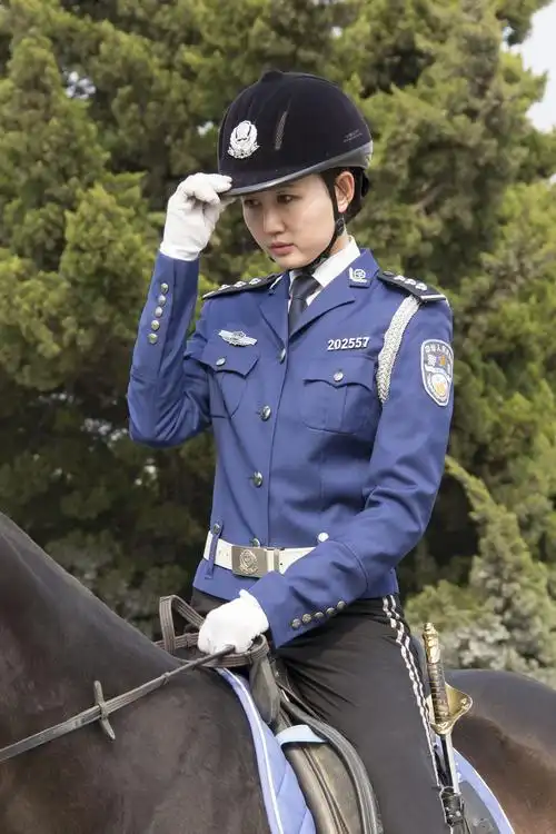 大连女骑警,威武而温柔的警察.-格物的眼