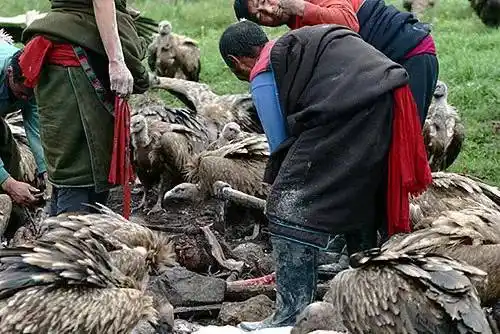 一次离心灵最近的远行——走进色达