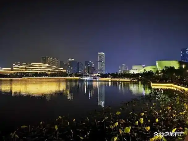 宁波鼓楼:中西风格合体的古城楼遗址,是中国著名的院士之乡