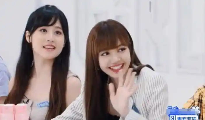 原创虞书欣果真来追星谁留意她见lisa时反应蔡徐坤吐槽很精辟