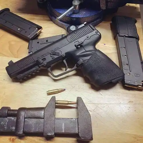 【手枪界的威猛先生】比利时fn57手枪图集_火器_视频_卡宾