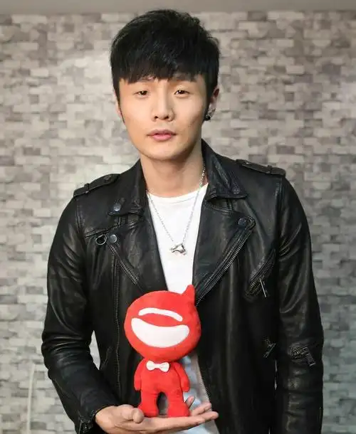 李荣浩演唱会强吻杨丞琳谢谢我女朋友