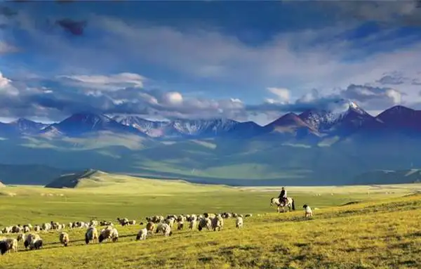 新疆阿克苏地区世界级美景璀璨中诗与远方都拥有