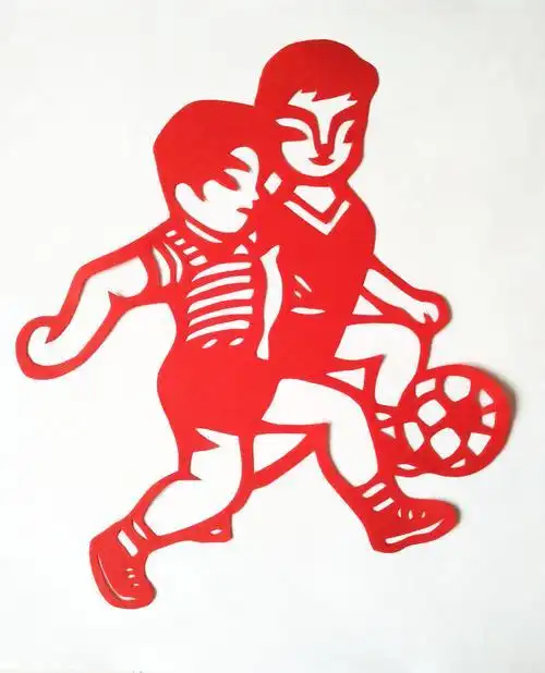 热卖传统手工剪纸窗花踢足球运动学校儿童幼儿园装饰贴画纸质作品推荐