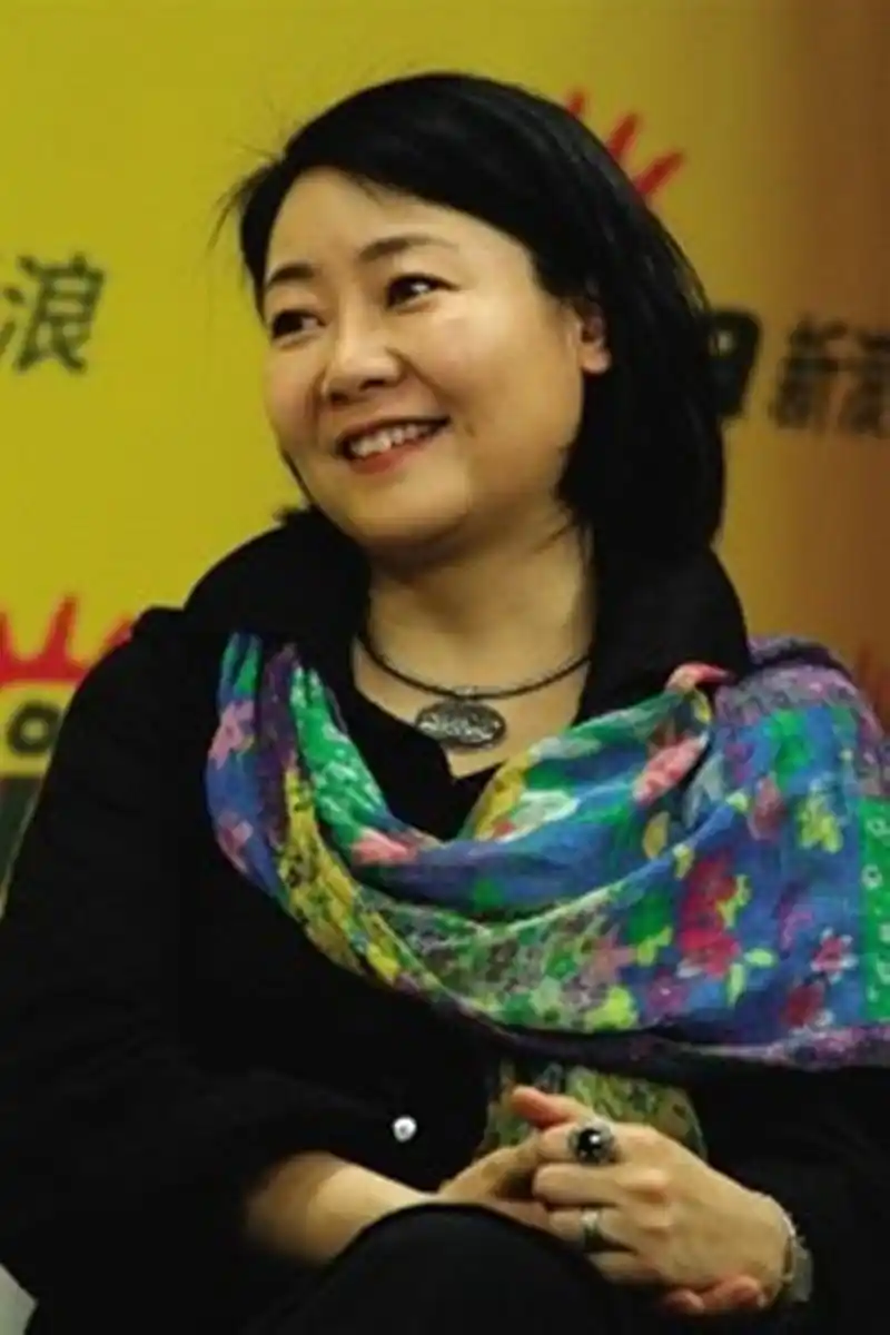 萨日娜近照.萨日娜出演过多部作品,后期的母亲形象给人的印象更深