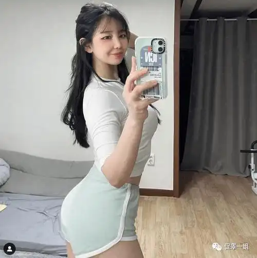 "瑜伽女神"的日常,极致腰臀比撩爆直男.