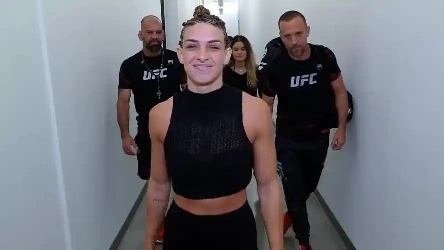 "柔术女神"迈克肯齐·邓恩(mackenzie dern)来ufc apex了.