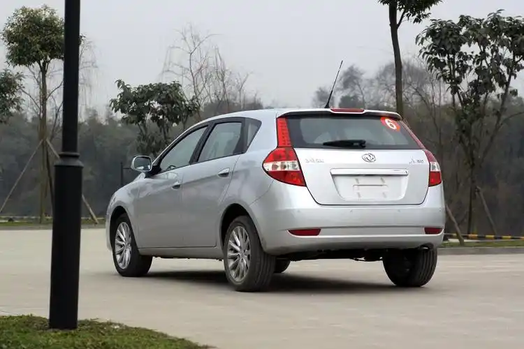 两厢更运动更实用 试驾东风风神h30