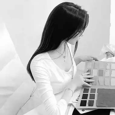 黑白高冷成熟御姐头像图片