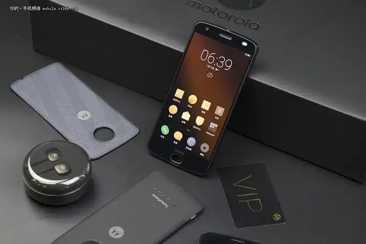 致敢于创新的少数人motoz2018开箱