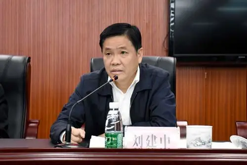 区管委会主任刘建中主持会议并讲话