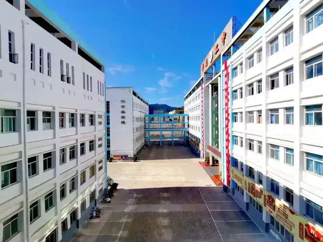 家长学校 自家长学校成立以来,平顺二中将家庭教育列入学校管理目标