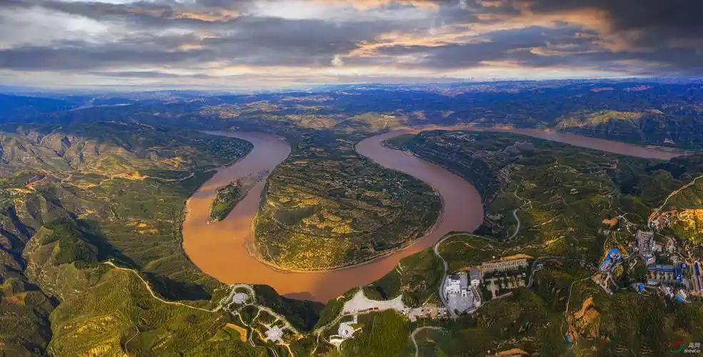 早安中国鸟网航拍黄河乾坤湾三张接片祝贺