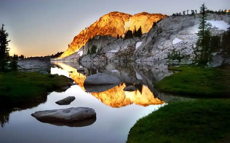 (万能的猴区再次伸手下)求一些漂亮的风景背景图片