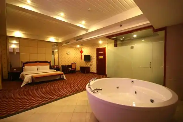 p data-id="gnvf6b05iq">泰安凯撒金殿温泉会馆以全新的人文休闲理念