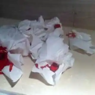 擦完血之后的纸巾,求图片,最好整张纸巾都是血