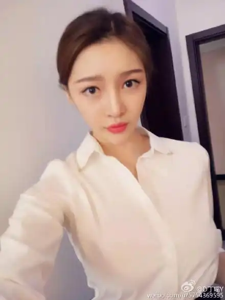 斗鱼tv丁瑶闪现事件gif 网友:这波福利给力666