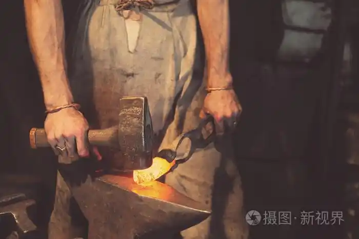 铁匠工作金属锤
