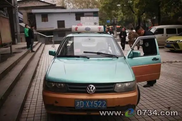 3月31日,衡阳星宇出租车公司一夜班驾驶员李某吃夜宵喝啤酒到凌晨5时