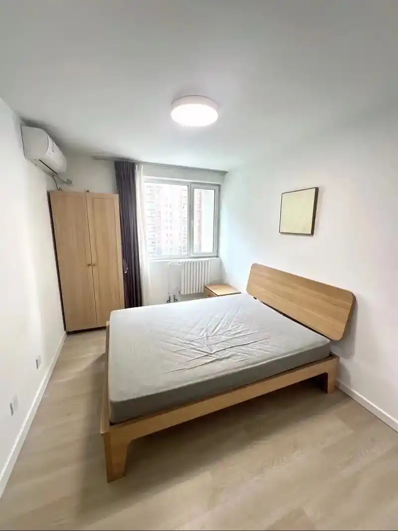 北京出租房 朝南次卧 直租无中介费.位置在朝阳区青年路地铁口 - 抖音