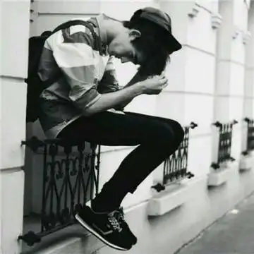 2019微信头像男生霸气黑白高清头像 我欣赏你所有的笨拙和疯狂