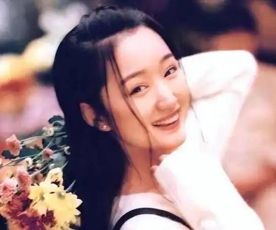 分手26年后,赖文峰出狱后娶妻生子,而杨钰莹的抉择让人心疼