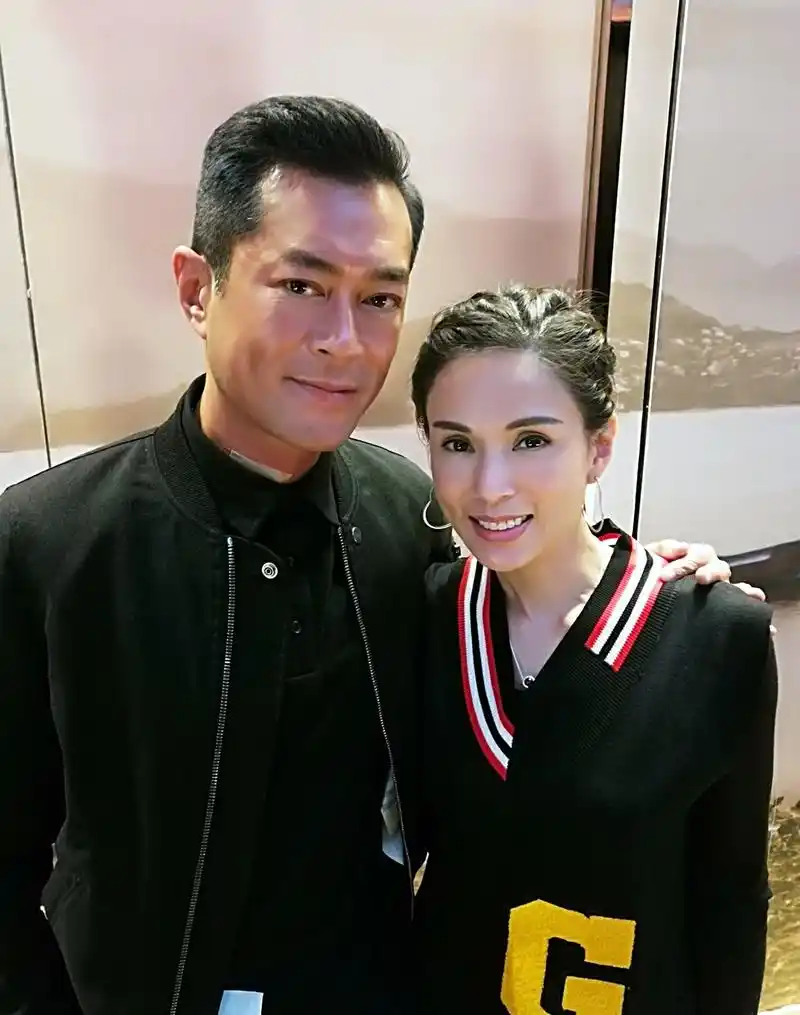 李若彤古天乐同框依然般配 95版神雕侠侣剧组24年后重聚(图)