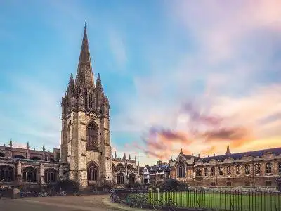 牛津——世界一流学府 楚河汉街金