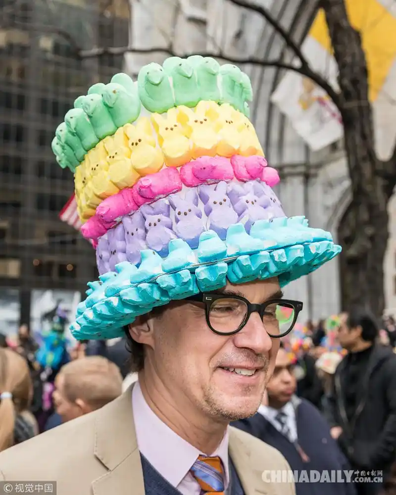 纽约复活节帽子大游行上演造型争奇斗艳