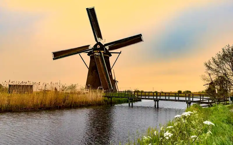 荷兰风车村唯美自然风景壁纸