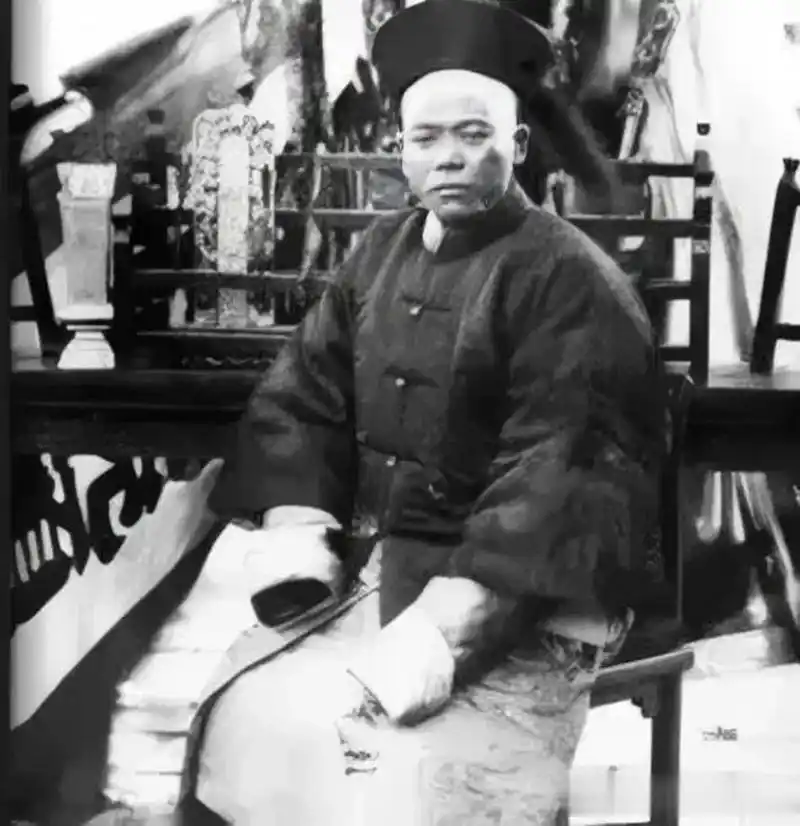 太平天国将领程学启的照片,照片中他以投降淮军李鸿章,才会身穿清朝