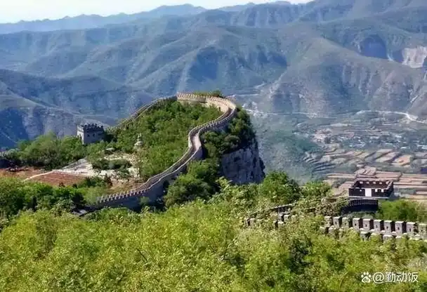 抱犊寨风景区位于石家庄市鹿泉区,是一座集自然风光,人文景观和历史