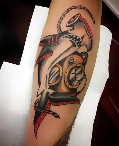 搞动画设计的秋先生oldschool鲨鱼纹身图案
